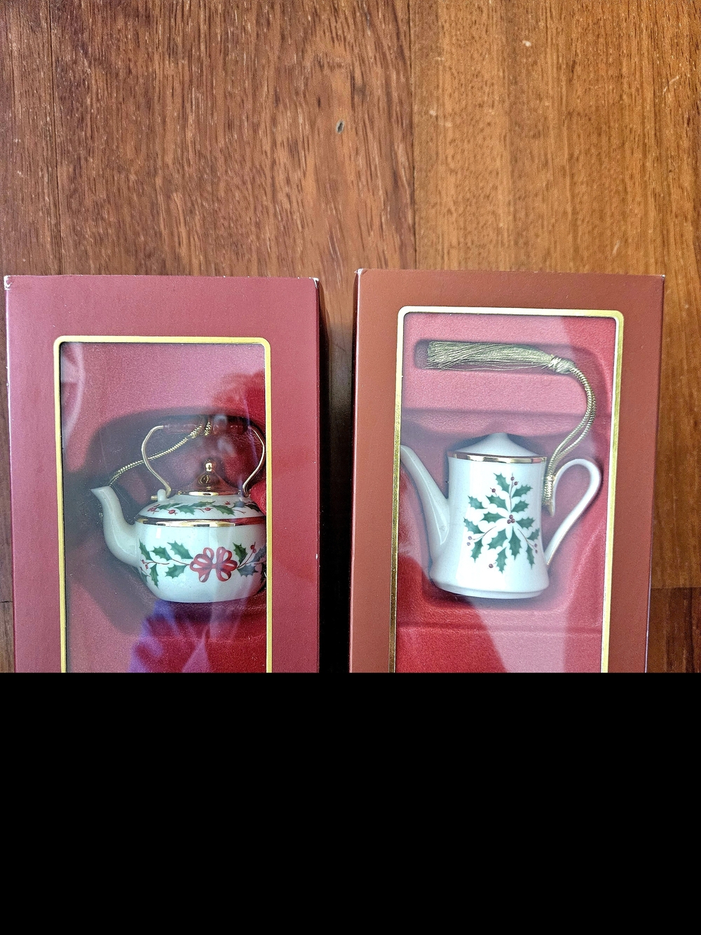 Holiday Floral Porcelain Teapot and Coffee Pot Ornaments - White and Green